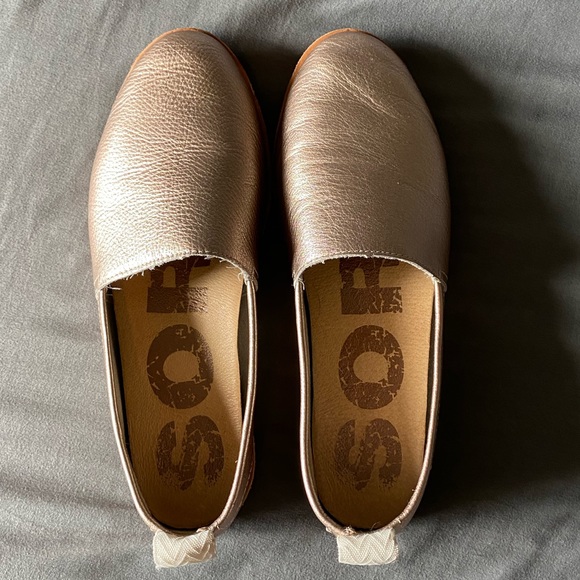 SOREL Rose Gold Slip-Ons - Picture 2 of 3